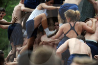 FEATURE -  US Marine Akademie Studenten feiern ihren Abschluss des Seekadetten 
