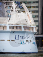 NEWS - Das Kreuzfahrtschiff Harmony of the Seas in Rotterdam