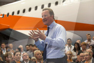 NEWS - David Cameron redet zum EU Referendum bei EasyJet am Luton Airport