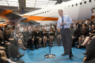 NEWS - David Cameron redet zum EU Referendum bei EasyJet am Luton Airport