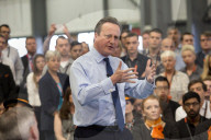 NEWS - David Cameron redet zum EU Referendum bei EasyJet am Luton Airport