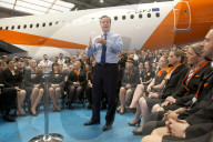 NEWS - David Cameron redet zum EU Referendum bei EasyJet am Luton Airport