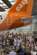NEWS - David Cameron redet zum EU Referendum bei EasyJet am Luton Airport
