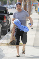 PEOPLE - Josh Duhamel auf dem Weg ins Yoga