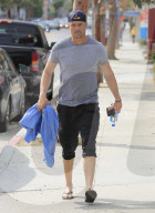 PEOPLE - Josh Duhamel auf dem Weg ins Yoga