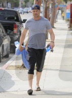 PEOPLE - Josh Duhamel auf dem Weg ins Yoga