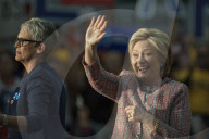 NEWS - Jamie Lee Curtis gemeinsam mit Hillary Clinton auf Wahlkampftour