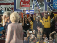 NEWS - Jamie Lee Curtis gemeinsam mit Hillary Clinton auf Wahlkampftour