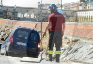 NEWS - Erdloch in Florenz: 200 Meter Strasse abgesackt
