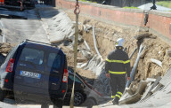 NEWS - Erdloch in Florenz: 200 Meter Strasse abgesackt
