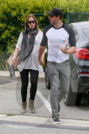 PEOPLE - Schwangere Emily Blunt spaziert mit Mann John durch Beverly Hills
