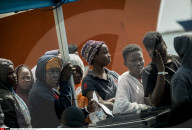 NEWS - Salerno: Ankunft von  Flüchtlingen aus Afrika