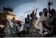 NEWS - Salerno: Ankunft von  Flüchtlingen aus Afrika