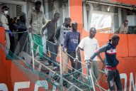 NEWS - Salerno: Ankunft von  Flüchtlingen aus Afrika