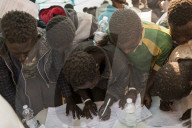 NEWS - Salerno: Ankunft von  Flüchtlingen aus Afrika