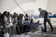 NEWS - Salerno: Ankunft von  Flüchtlingen aus Afrika