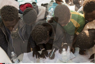 NEWS - Salerno: Ankunft von  Flüchtlingen aus Afrika