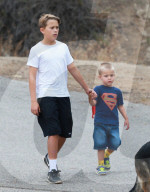 PEOPLE - Wandertag: Reese Witherspoon mit ihren Buben