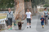 PEOPLE - Wandertag: Reese Witherspoon mit ihren Buben