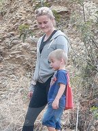 PEOPLE - Wandertag: Reese Witherspoon mit ihren Buben