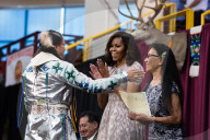 NEWS - Santa Fe: Michelle Obama wohnt einer indianischen Schulabschlussfeier bei