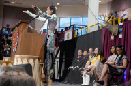 NEWS - Santa Fe: Michelle Obama wohnt einer indianischen Schulabschlussfeier bei