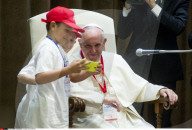 NEWS - Vatikan: Papst Franziskus empfängt Flüchtlingskinder