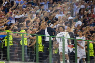 NEWS - Wird gefeiert: Real Madrid Captain Zinedine Zidane