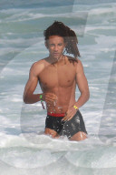 EXKLUSIV - Planscht in Rio: Jaden Smith verliert fast die Badehose
