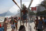 EXKLUSIV - Planscht in Rio: Jaden Smith verliert fast die Badehose