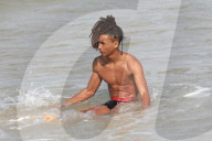 EXKLUSIV - Planscht in Rio: Jaden Smith verliert fast die Badehose