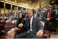 PEOPLE - Die Clooneys treffen Papst Franziskus