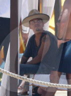 EXKLUSIV - Ashlee Simpson relaxt am Memorial Day am Pool in Mexico