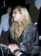 PEOPLE - Kate Moss im Ausgang mit Alice Dellal und Lily Donaldson