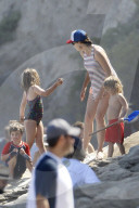 PEOPLE - Strand-Tag: Minnie Driver mit den Kids in Malibu