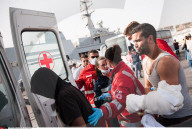 NEWS - Gesunkenes Flüchtlingsboot im Mittelmeer: Überlebende erreichen Porto Empedocle