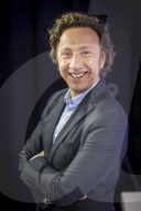 STEPHANE BERN, AU BUZZ TV MAGAZINE