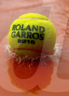 NEWS - Tennis: Regen über Roland Garros