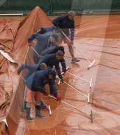 NEWS - Tennis: Regen über Roland Garros