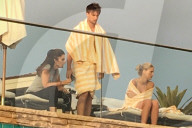 PEOPLE - Patrick Schwarzenegger chillts mit Freundin Abby und Mutter Maria am Pool
