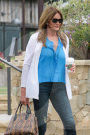 EXKLUSIV - Caitlyn Jenner bummelt in Malibu