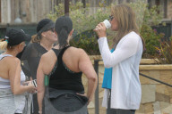 EXKLUSIV - Caitlyn Jenner bummelt in Malibu