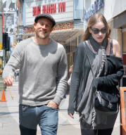 PEOPLE - Charlie Hunnam mit seiner Familie in Santa Monica unterwegs
