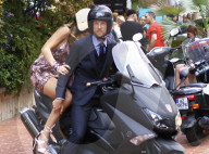 PEOPLE - Jenson Button beschŸtzt seine Brittny vor einem Hšschenblitzer