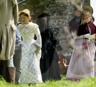PEOPLE - Rachel Weisz auf dem Set zu "My Cousin Rachel"