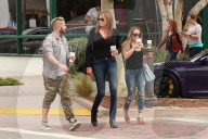 PEOPLE - Caitlyn Jenner bummelt in Malibu