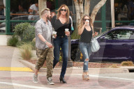 PEOPLE - Caitlyn Jenner bummelt in Malibu