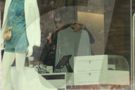 PEOPLE - Caitlyn Jenner bummelt in Malibu