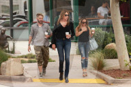 PEOPLE - Caitlyn Jenner bummelt in Malibu
