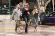 PEOPLE - Caitlyn Jenner bummelt in Malibu